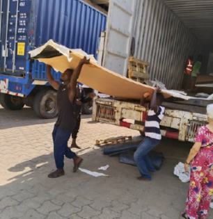 déchargement à Cotonou